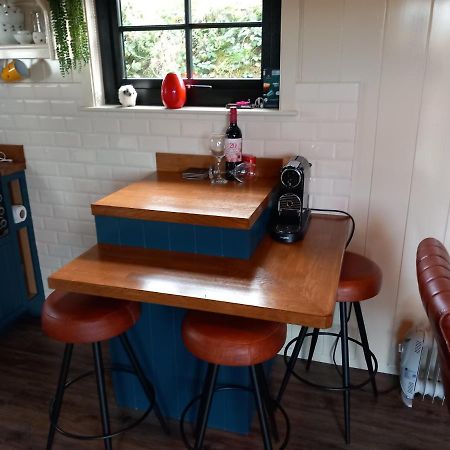Delightful Shepherds Hut Westport Esterno foto