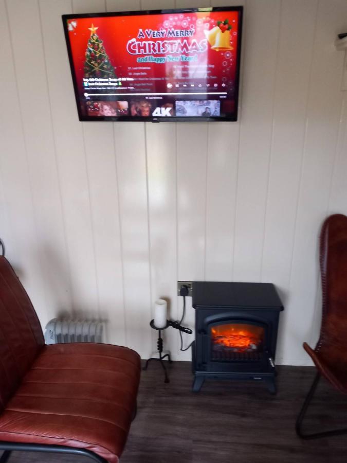 Delightful Shepherds Hut Westport Esterno foto