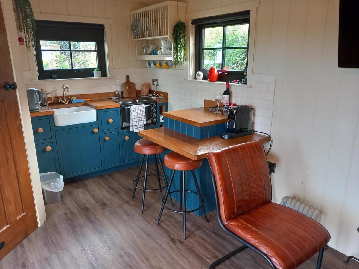 Delightful Shepherds Hut Westport Esterno foto